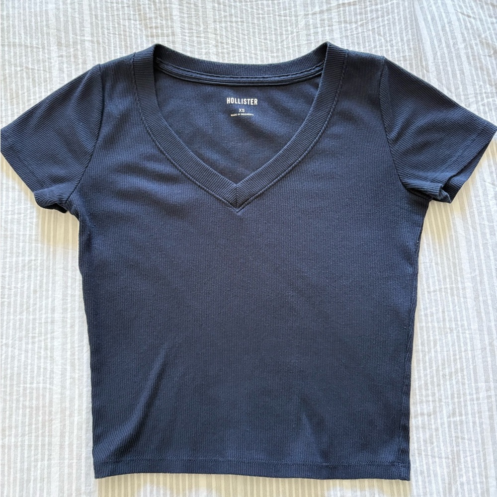 Hollister Women's Dark Blue V-Neck Tee